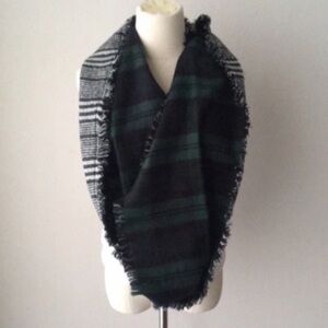 LF Circle Plaid Scarf